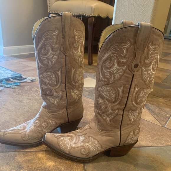 Corral Shoes - Corral Light Tan/Cream Boots With White Embroidery Sz 8